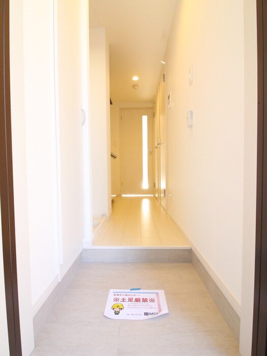 物件内観写真14　(玄関)