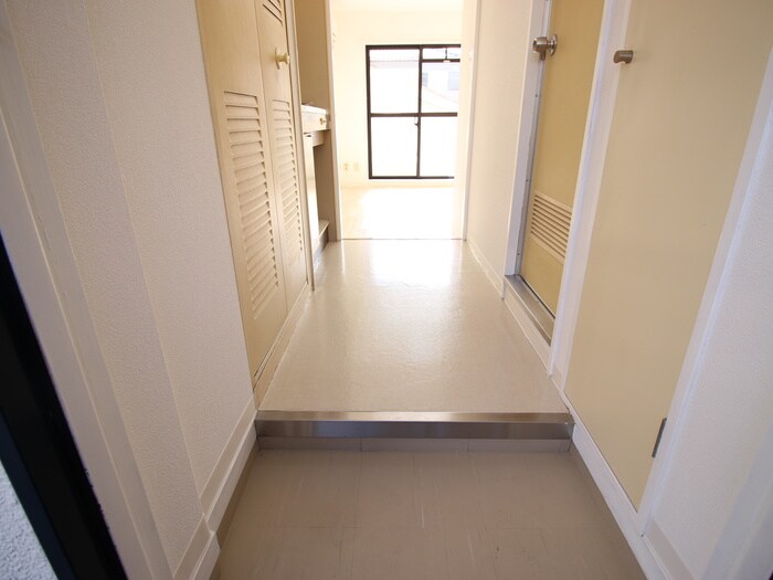 物件内観写真7　(玄関)