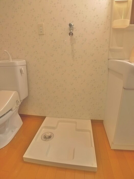 物件内観写真8　(洗濯機置場)