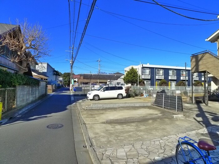 物件外観写真6　(駐車場)