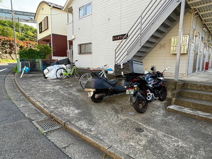 物件外観写真5　(駐輪場)