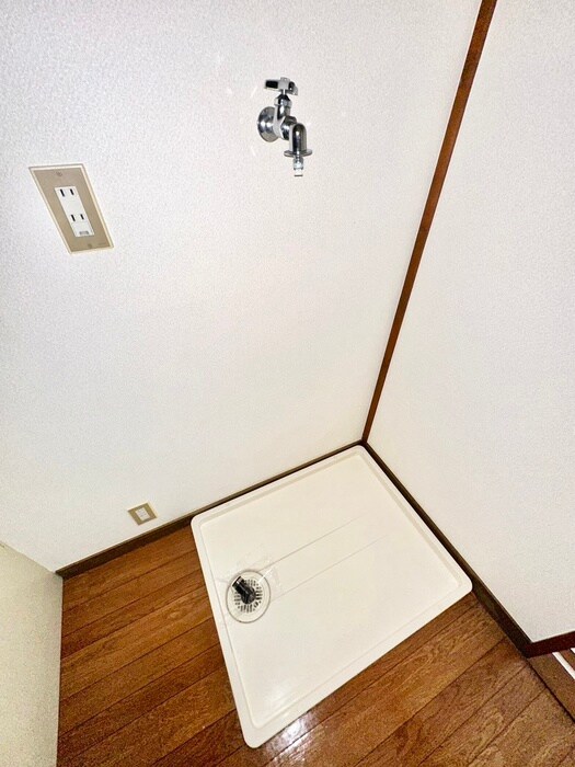 物件内観写真14　(洗濯機置場)