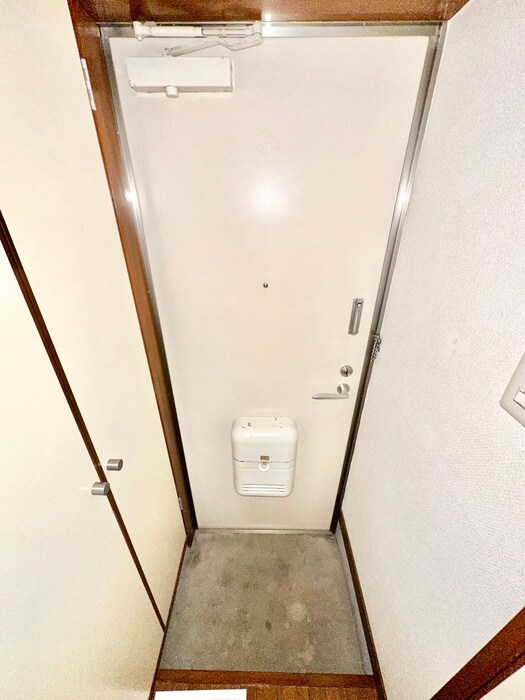 物件内観写真16　(玄関)