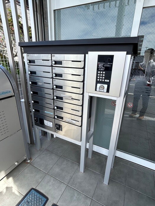 物件外観写真3　(エントランス部分)