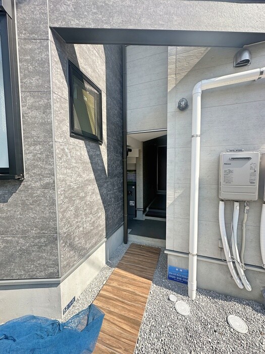 物件外観写真4　(エントランス部分)