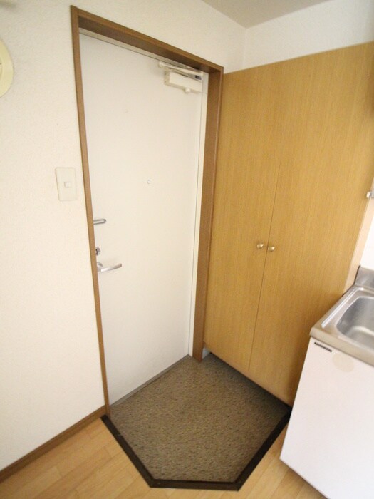 物件内観写真11　(玄関)