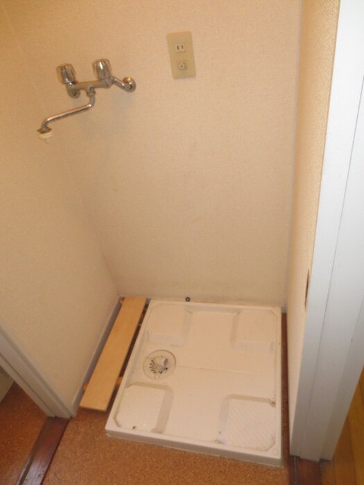 物件内観写真11　(洗濯機置場)