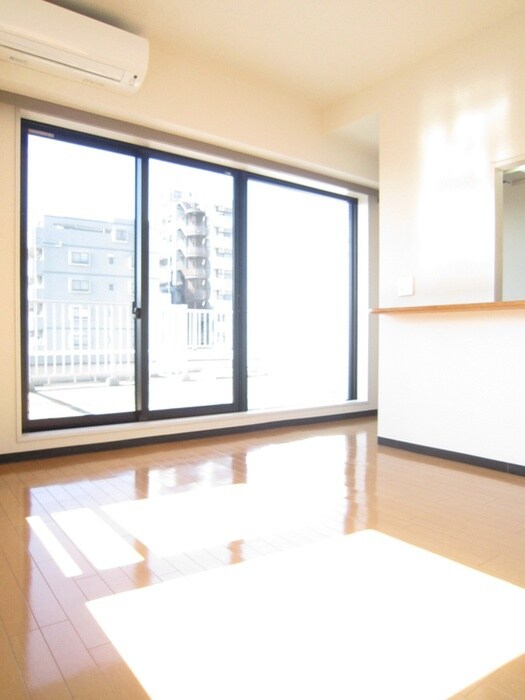 物件内観写真9　(室内からの展望)