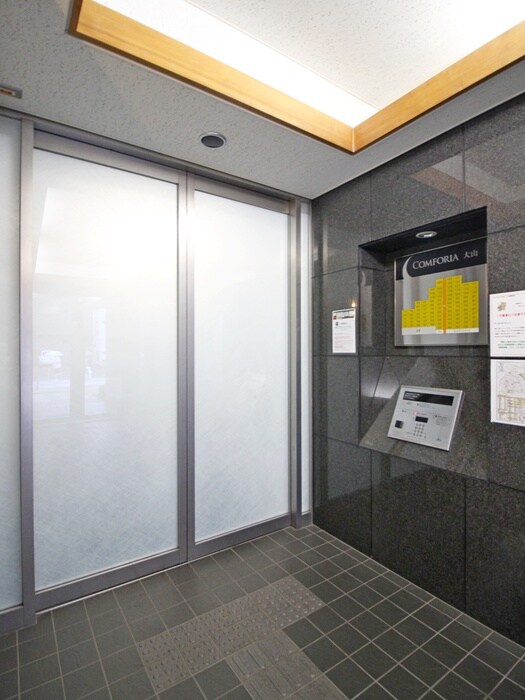 物件外観写真4　(エントランス部分)