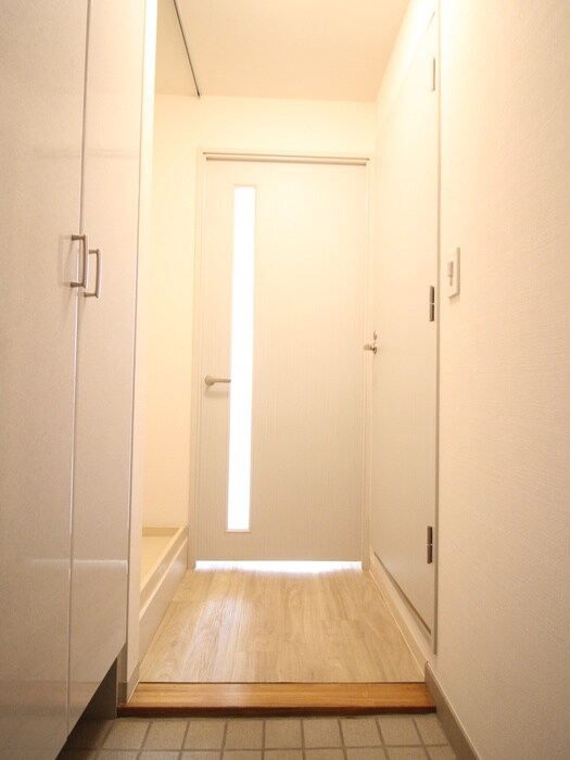 物件内観写真10　(玄関)