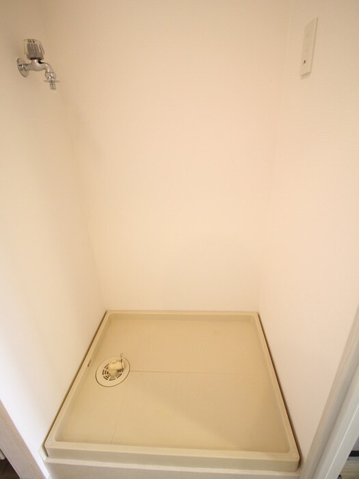 物件内観写真16　(洗濯機置場)