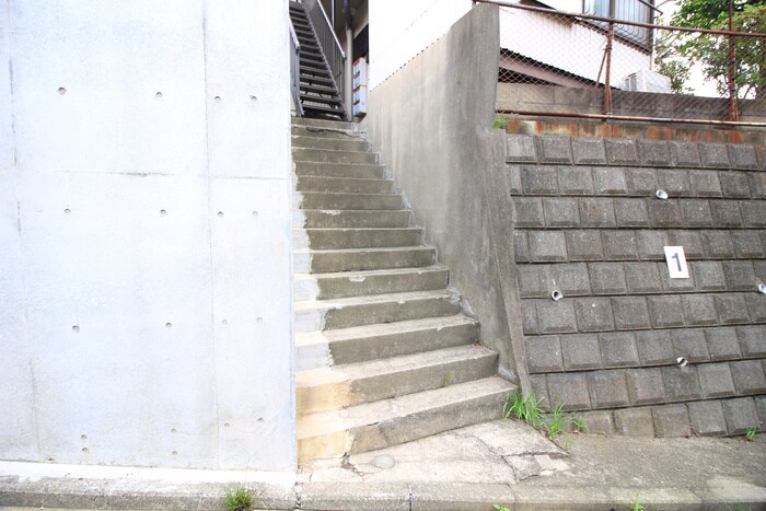 物件外観写真3　(エントランス部分)