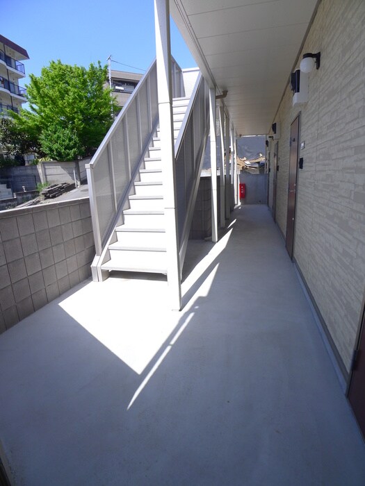 物件外観写真5　(エントランス部分)