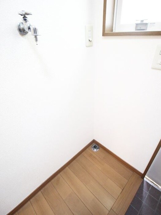 物件内観写真13　(洗濯機置場)