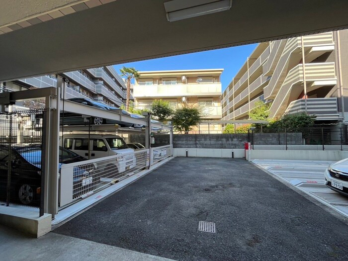 物件外観写真5　(駐車場)