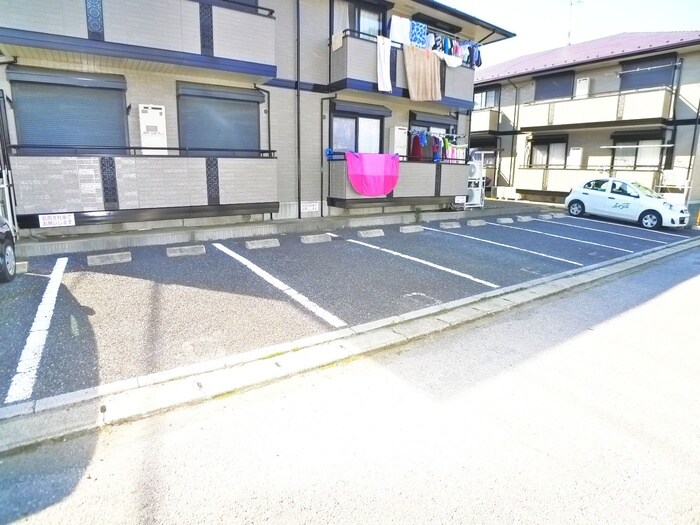 物件外観写真6　(駐車場)