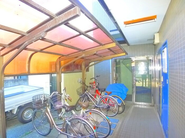 物件外観写真5　(駐輪場)