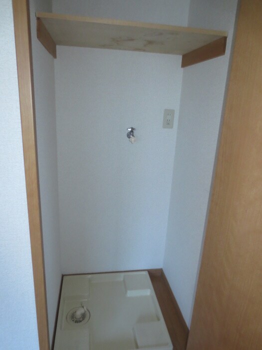 物件内観写真9　(洗濯機置場)