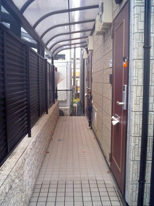 物件外観写真6　(エントランス部分)