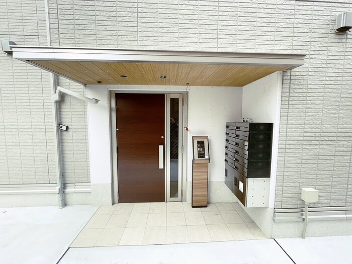 物件外観写真2　(エントランス部分)