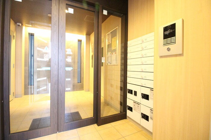 物件外観写真4　(エントランス部分)