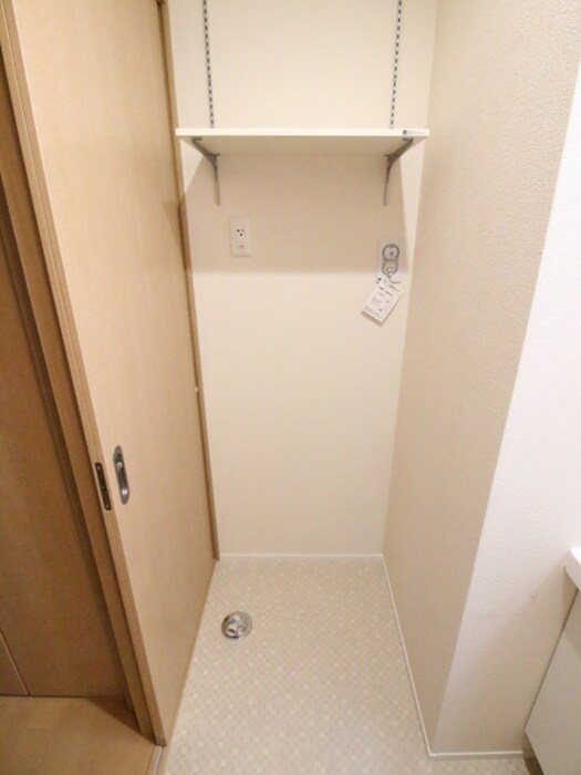 物件内観写真16　(洗濯機置場)