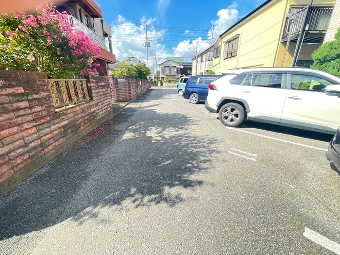 物件外観写真4　(駐車場)