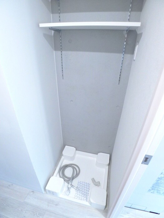 物件内観写真10　(洗濯機置場)