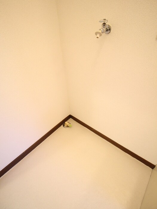 物件内観写真12　(洗濯機置場)