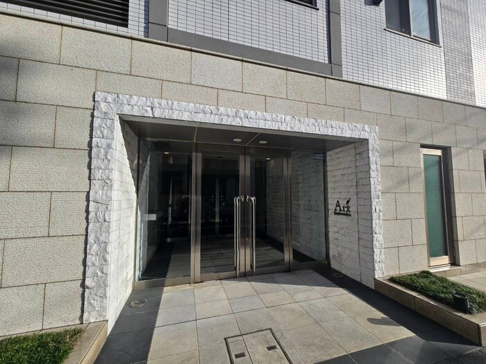 物件外観写真2　(エントランス部分)