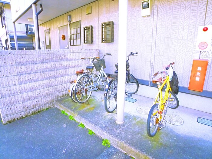 物件外観写真5　(駐輪場)
