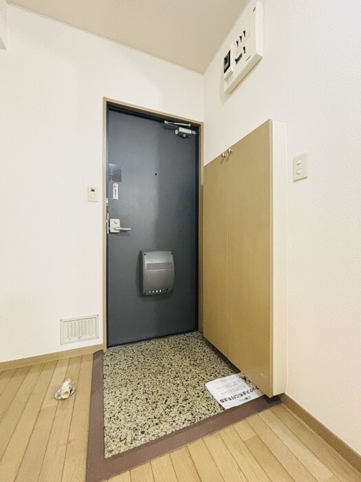 物件内観写真16　(玄関)