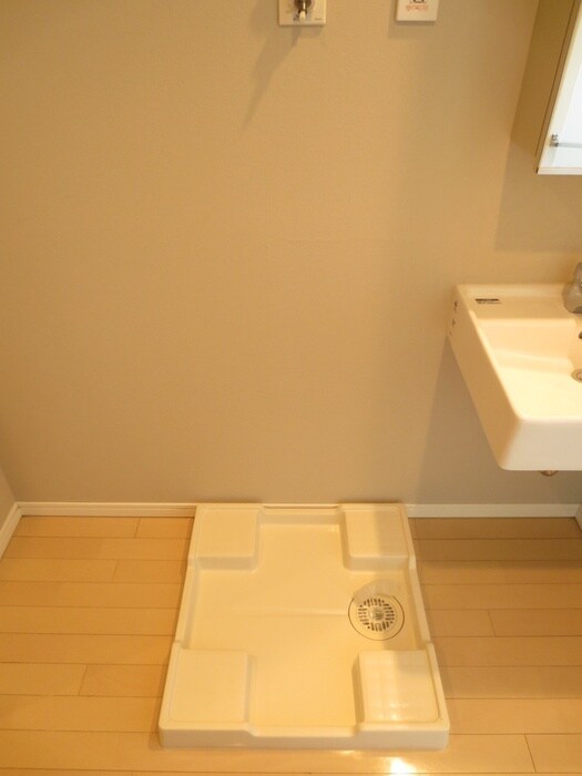 物件内観写真11　(洗濯機置場)