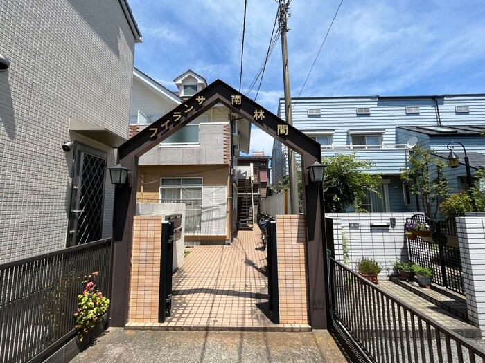 物件外観写真3　(エントランス部分)