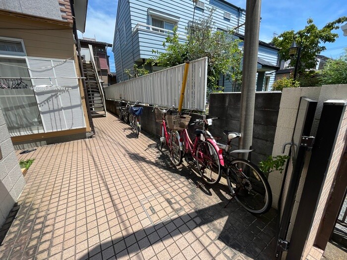物件外観写真4　(駐輪場)