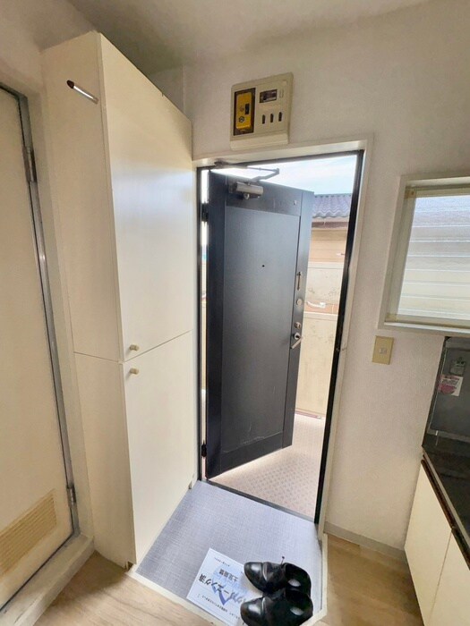 物件内観写真13　(玄関)