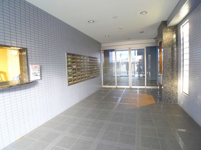 物件外観写真4　(エントランス部分)