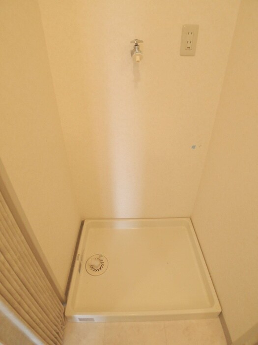 物件内観写真18　(洗濯機置場)