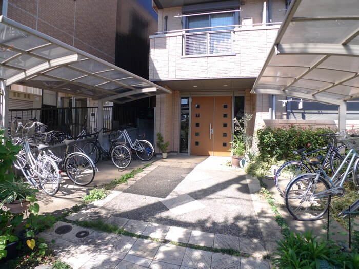 物件外観写真4　(駐輪場)