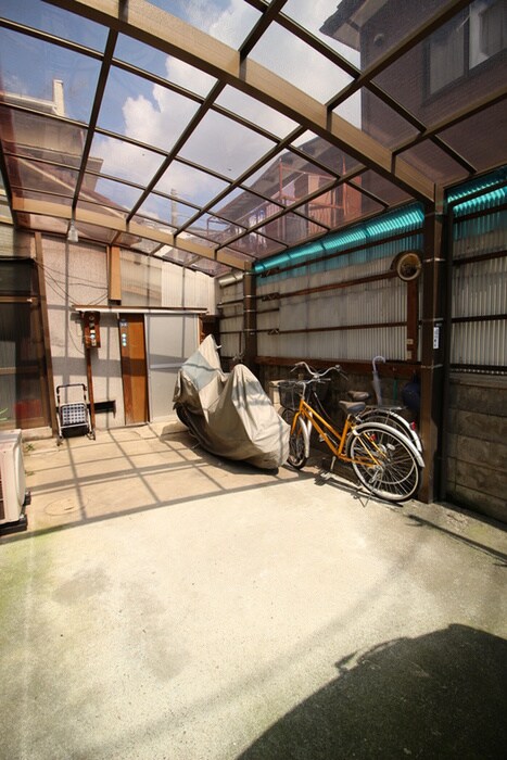 物件外観写真2　(駐車場)