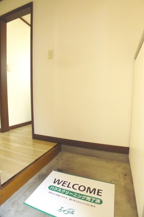物件内観写真4　(玄関)