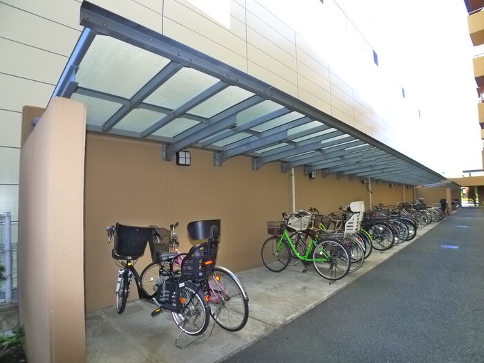 物件外観写真5　(駐輪場)