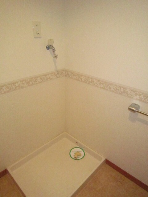 物件内観写真15　(洗濯機置場)