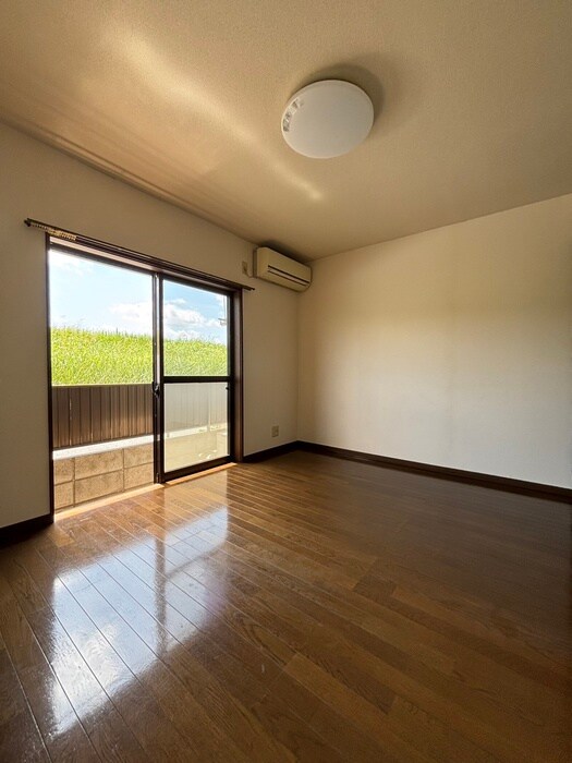 物件内観写真8　(室内からの展望)