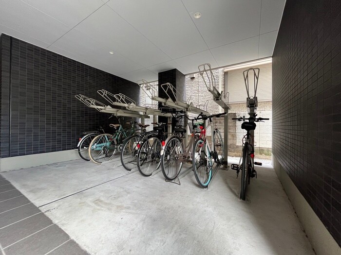 物件外観写真4　(駐輪場)