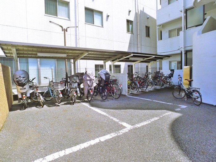 物件外観写真5　(駐輪場)