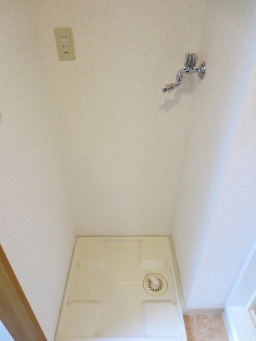 物件内観写真18　(洗濯機置場)