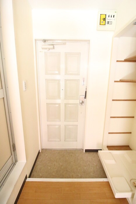 物件内観写真16　(玄関)