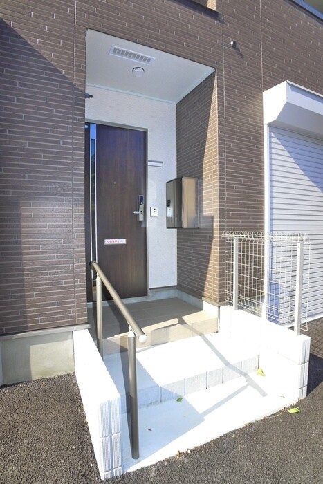 物件外観写真3　(エントランス部分)