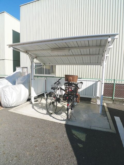 物件外観写真2　(駐輪場)